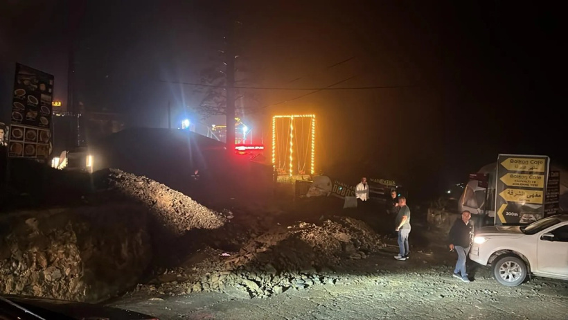 Uzungöl yolu suya gömüldü! Sağanak yağış dereyi taşırdı - Resim : 1
