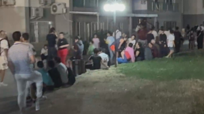 Otoparkta başlayan yangın 28 katlı binaya sıçradı! 42 kişi hastanelik oldu - Resim : 2