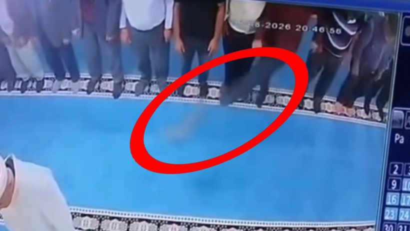 Camide namaz kılarken kedi tekmeleyen kişi gözaltına alındı - Resim : 3