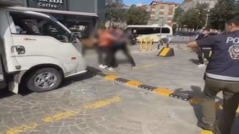 İstanbul'da cinnet anları! Polislerin üzerine kamyon sürüp bıçak çekti! O anlar kamerada - Resim : 5