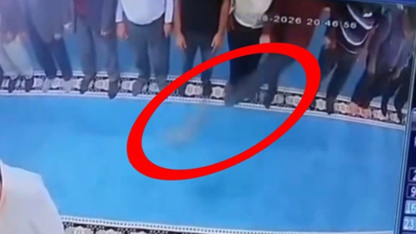 Camide namaz kılarken kediyi tekmeledi: Gözaltına alınan kişi serbest bırakıldı - Resim : 1
