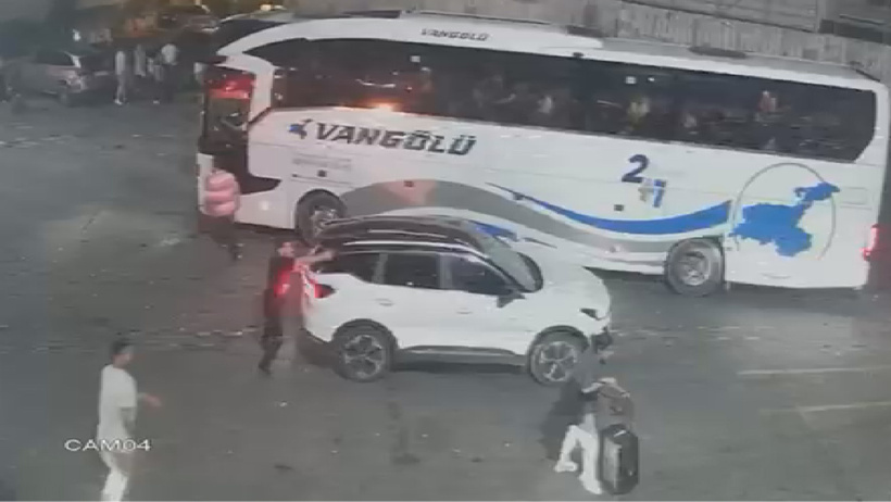 Son dakika | IŞİD'li teröristin otogarda öldürüldüğü anlar ortaya çıktı! Polisleri görür görmez ateş açmış - Resim : 2