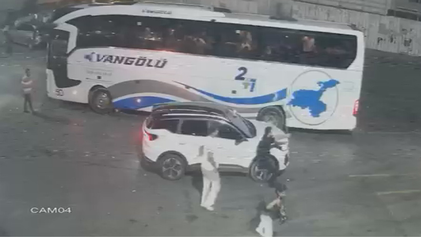 Son dakika | IŞİD'li teröristin otogarda öldürüldüğü anlar ortaya çıktı! Polisleri görür görmez ateş açmış - Resim : 5