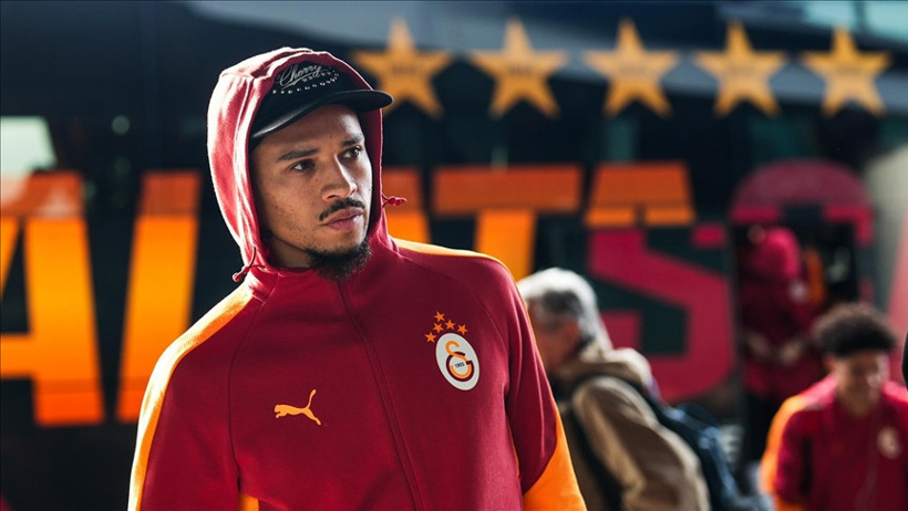 Galatasaray'da kriz büyümeden çözüldü: Okan Buruk saatler kala kararını verdi - Resim : 1