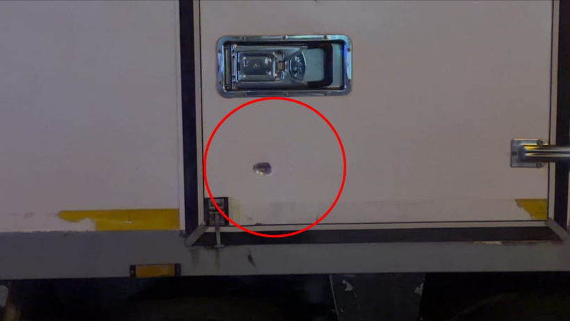 Oyun salonuna peş peşe ateş açtılar: 3 kişiyi yaraladılar, araçlar da kurşunlandı - Resim : 2