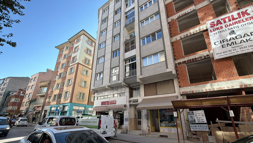 Annesi ve kardeşleriyle yaşadığı evde ölü bulundu: Soruşturma başlatıldı - Resim : 1