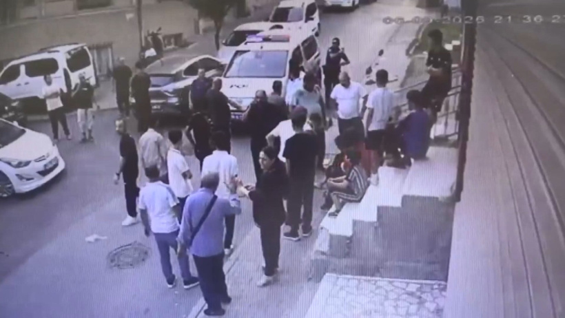 Silahlı kavganın ortasında kaldı! Sokakta oynayan çocuk vuruldu - Resim : 2