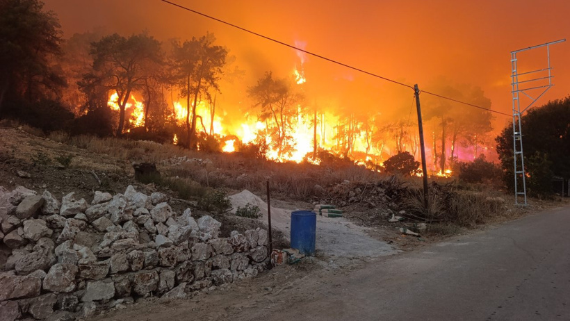 Son Dakika | Antalya'da orman yangını: Çok sayıda ev boşaltıldı, yol trafiğe kapandı - Resim : 1
