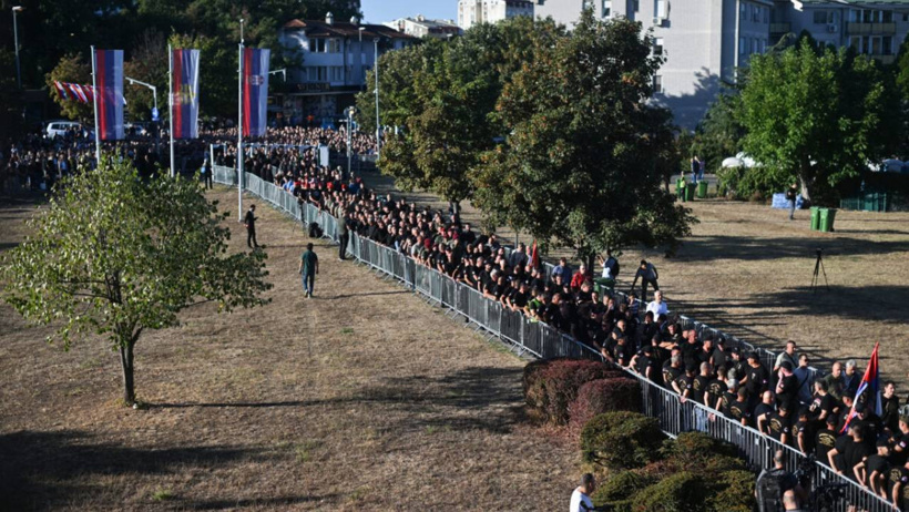Bosna Kasabı'na devlet töreni Avrupa'yı karıştırdı! Soykırımcı Mladiç için Belgrad’da binlerce kişi toplandı - Resim : 2