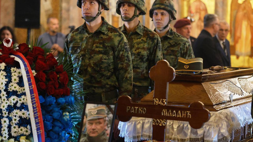 Bosna Kasabı'na devlet töreni Avrupa'yı karıştırdı! Soykırımcı Mladiç için Belgrad’da binlerce kişi toplandı - Resim : 4