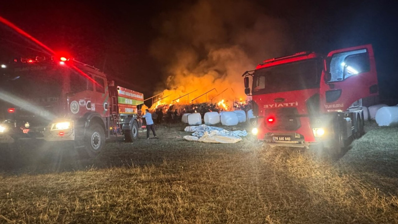 3 bin ot balyası alev alev yandı! Alevlerin arasındaki servet son anda kurtarıldı - Resim : 1