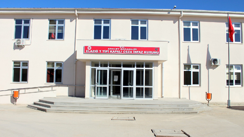 Cezaevinde yangın paniği! Mahkumlar hastaneye sevk edildi - Resim : 1