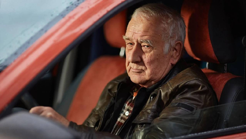 100 yaşında gözlüksüz Mercedes’le gençleri solluyor: "Bir kilometreden tavşanı bile görebiliyorum" - Resim : 1