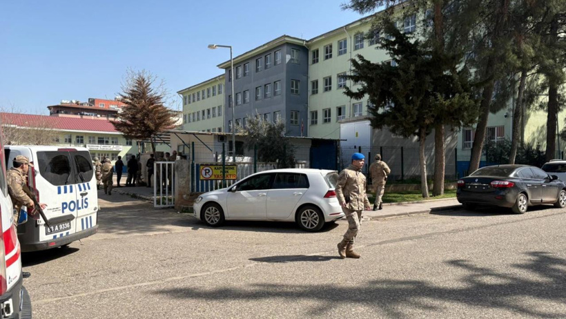 Okul saldırısında öğrenciler can verirken kaçmışlar! Müdür, yardımcısı ve 2 öğretmen hakkında soruşturma izni - Resim : 1