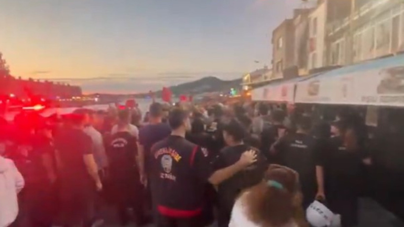 CHP’den AKP’ye geçen Fıçı yuhalandı: Foçalılar kırmızı kart gösterip 'istifa' diye bağırdılar! - Resim : 1