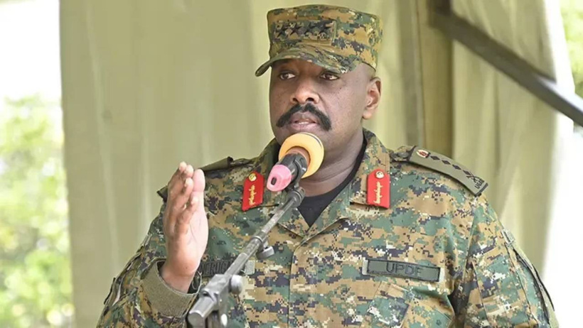 Uganda'da Türkiye’ye karşı protesto! Deli general yüzlerce kişiyi elçilik önüne topladı - Resim : 3