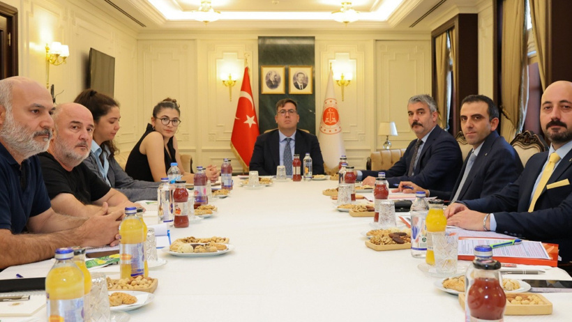 11 gündür Bakanlık önündeydiler: Depremzede aileler eylemi bitirme kararı aldılar - Resim : 1