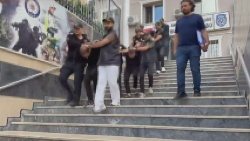 Önce tehdit ettiler sonra araçları ateşe verdiler: Kağıthane'de servis savaşı! O anlar kamerada - Resim : 2
