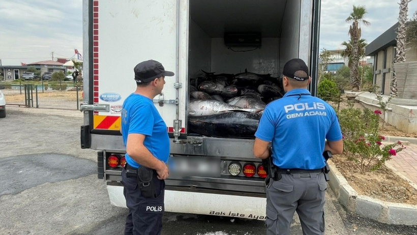 Kamyonetin kapakları açılınca tonlarcası yerlere döküldü: Polis hepsine el koydu - Resim : 3