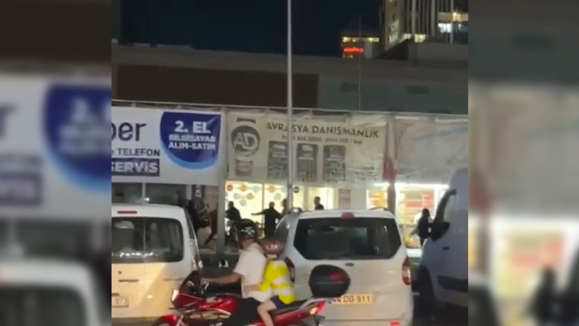 Sabah başlayan gerginlik akşam bıçaklı dehşete dönüştü: Yaralılar var - Resim : 1