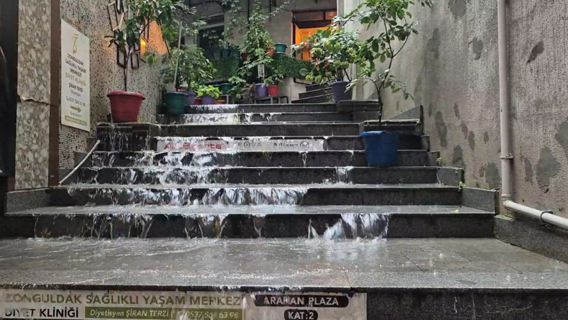 Zonguldak’ta deniz çamura döndü! - Resim : 4