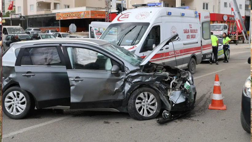 Otomobiller birbirine girdi: Yaralılar var - Resim : 1