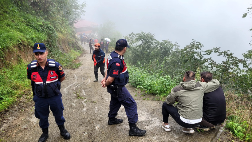 Son dakika | Trabzon'da şiddetli yağış heyelana sebep oldu: 1 kişi hayatını kaybetti - Resim : 3