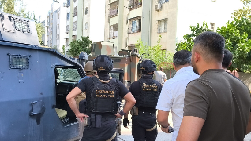 Adana'da hareketli dakikalar! Kendini el bombasıyla eve kilitledi: İkna çalışmaları sürüyor - Resim : 1