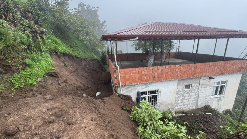 Son dakika | Trabzon'da şiddetli yağış heyelana sebep oldu: 1 kişi hayatını kaybetti - Resim : 4