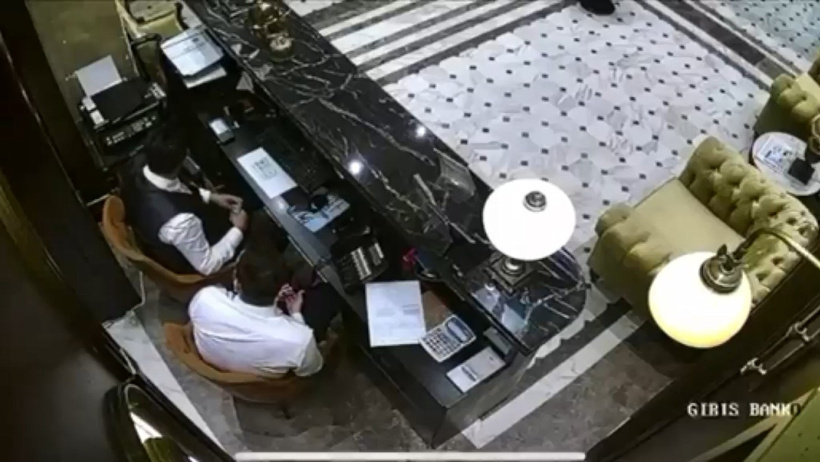 Birlik olup patronu soydular! 50 milyonluk vurgun kameraya takıldı - Resim : 1