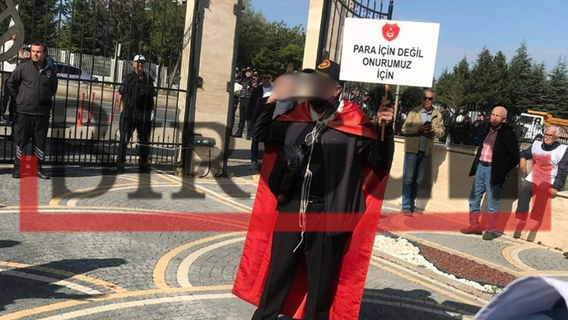 AYM önünde intihar girişiminde bulunan emekli polisten acı haber! - Resim : 1
