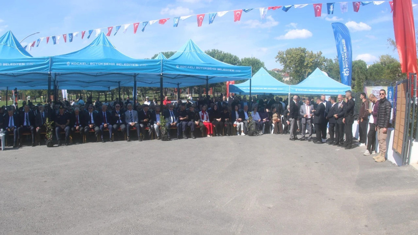 Açılışta büyük saygısızlık: AKP'liler koltuk yarışına girerken gaziler ayakta kaldı - Resim : 1