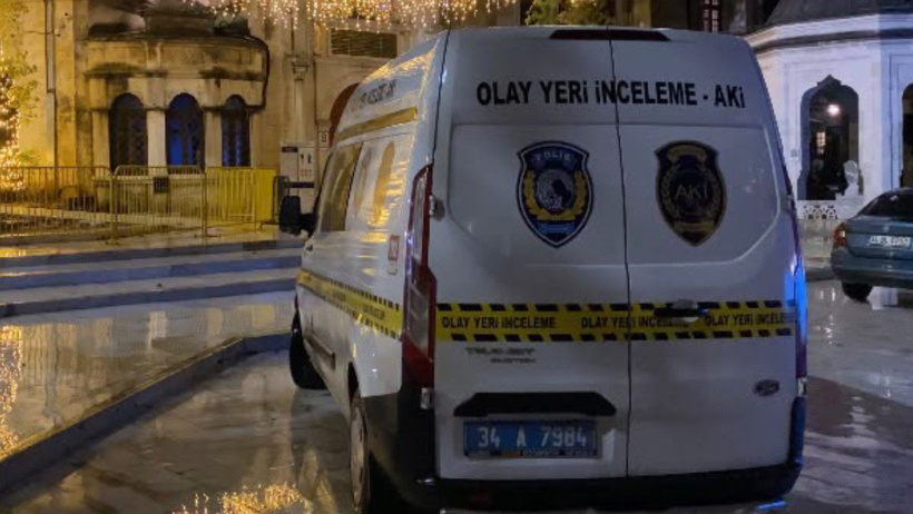 Eyüpsultan Camii'nde büyük panik: Silahını çıkarıp 4 el ateş etti! Gözaltılar var - Resim : 1