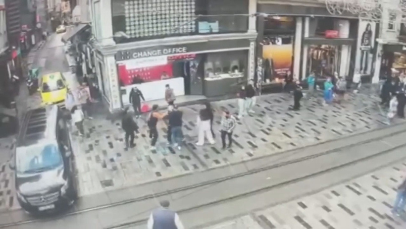 Telefonunu çaldı, saniyeler içinde yakalandı! Kapkaç anı kamerada! - Resim : 1