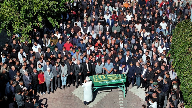 Soma'da hayatını kaybeden madenciler son yolculuklarına uğurlandı: Yaşar'ın babasına vedası yürekleri yaktı - Resim : 1