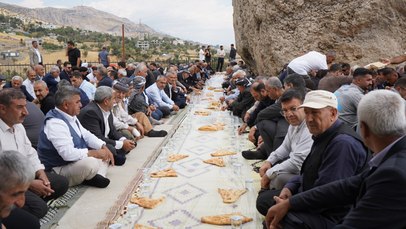 300 yıldır süren mezarlık ziyareti geleneği! Dualar okundu, sofralar kuruldu, 5 bin kişi ağırlandı - Resim : 3