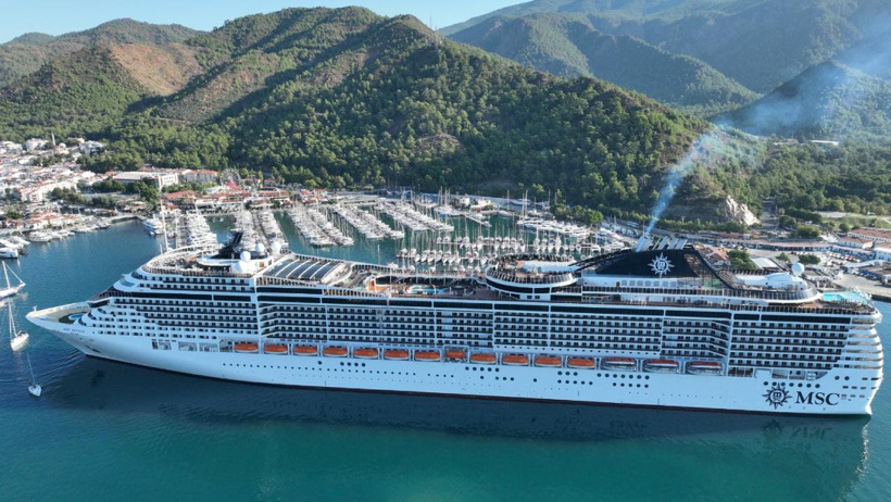 Marmaris’e 18 katlı dev yüzen şehir geldi: Binlerce turist ilçeye akın etti! - Resim : 1