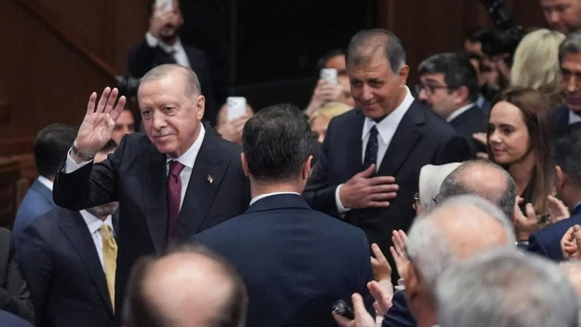 AKP’ye katılan Cemil Tugay kimdir, eşi Öznur Tugay kimdir, kaç yaşındadır? - Resim : 1