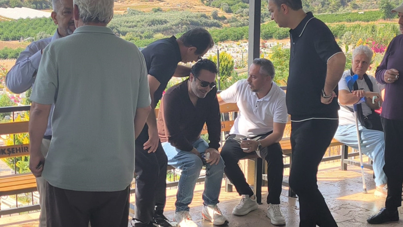 Atilla Taş kızının tabutuna sarılıp gözyaşlarına boğuldu! Cenaze töreninde kahreden anlar - Resim : 3