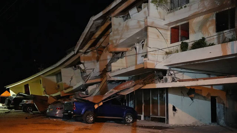 Panama'da 7,7'lik depremin ardından yıkım manzaraları: Binalar hasarlı, yollar çökmüş durumda - Resim : 3
