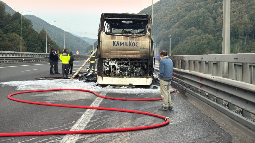 Bolu Dağı Tüneli viyadüğünde yolcu otobüsü yandı - Resim : 1