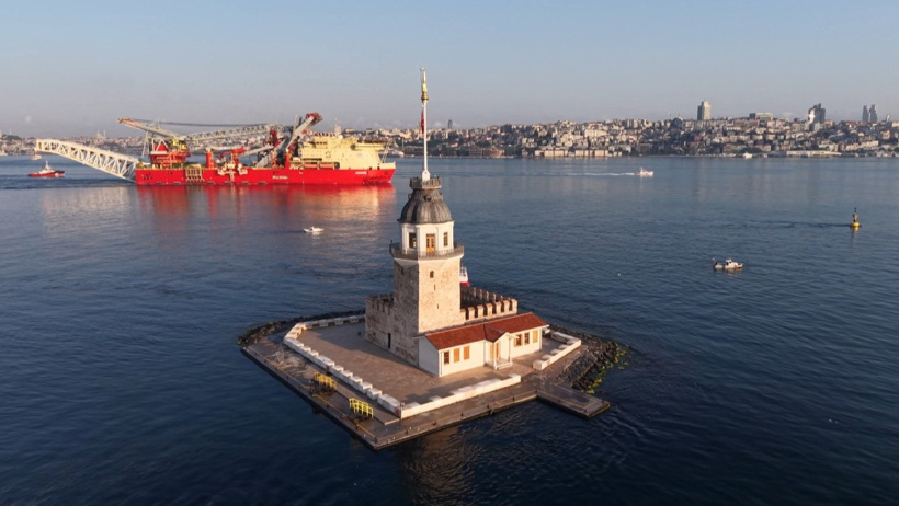 Dev gemi Boğaz’dan geçti: Trafiği çift yönlü durdurdular! - Resim : 1