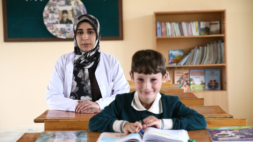 Okulunun tek öğrencisi: Büyüyünce doktor olacak - Resim : 4