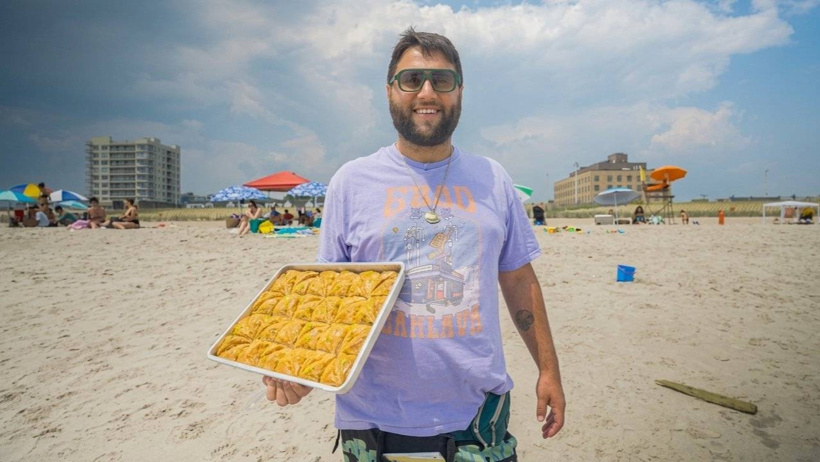 Dükkanı yok ama 11 çalışanı var! Türk baklavasını New York sokaklarında tepsi tepsi satıyor - Resim : 3
