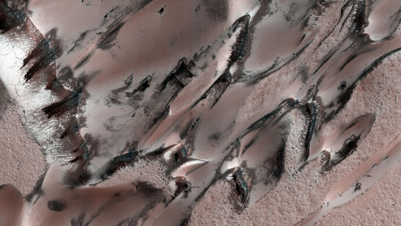 221227101433-02-nasa-mars-winter-polar-dune.jpg