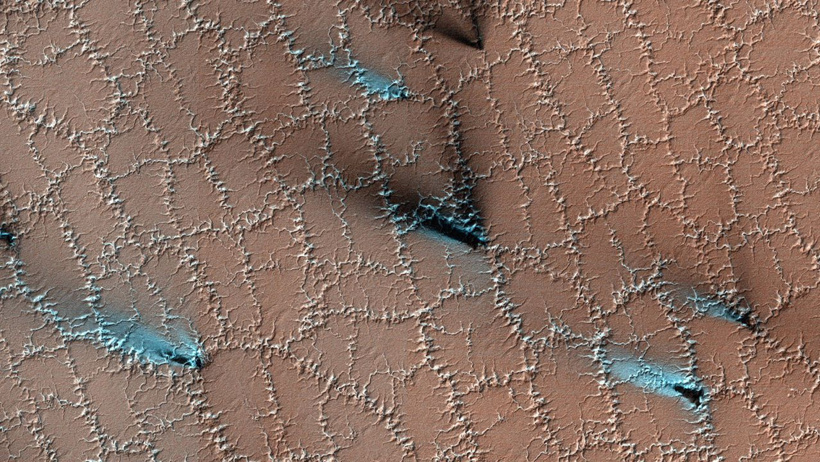 221227101442-04-nasa-mars-winter-polygons.jpg