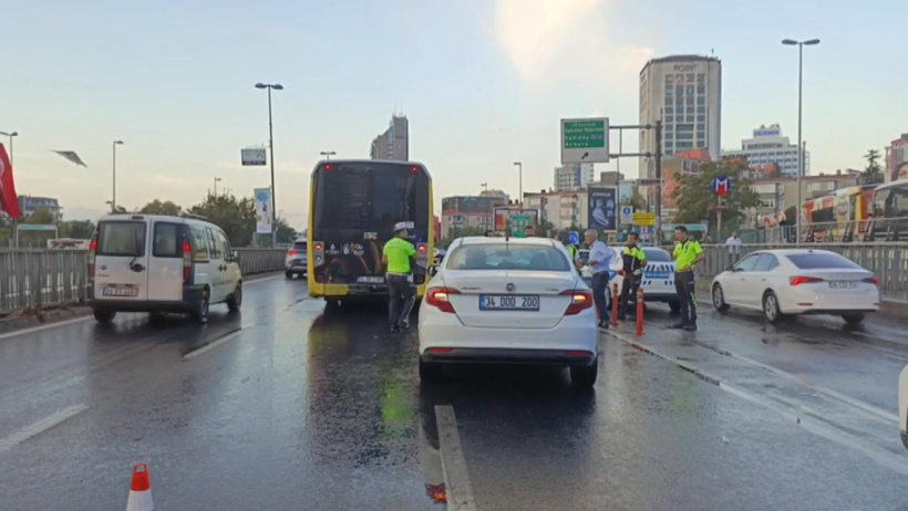 istanbul-sislide-otomobil-iett-otobus-360111-99579.jpg