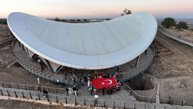 sanliurfada-gencler-gobeklitepeye-yuru-394223-109367.jpg
