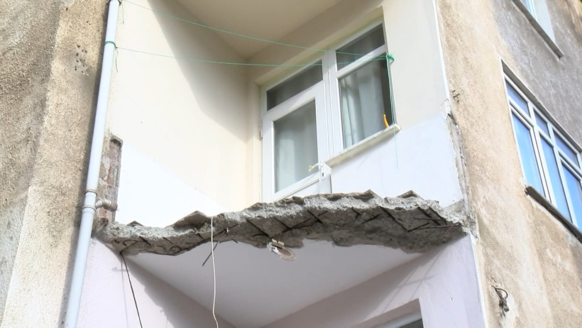 istanbul-kartalda-balkonu-coken-bina-m-418054-123253.jpg