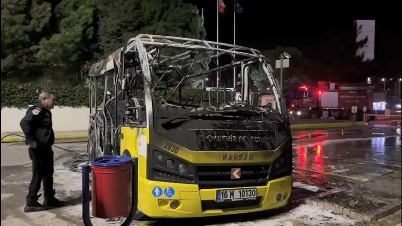 park-halindeki-belediye-minibusu-alev-al-434377-128227.jpg